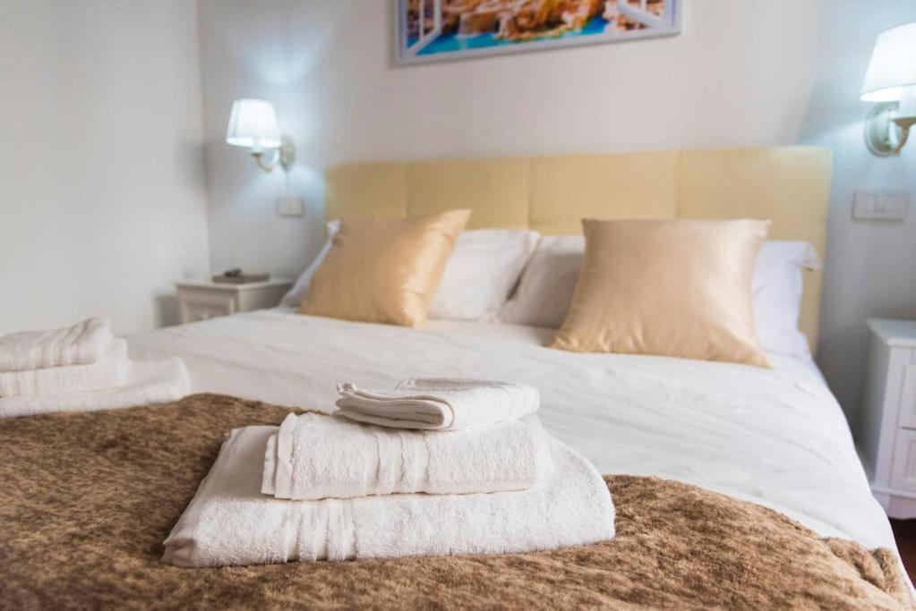 Ferienwohnung Trevi Domus Avignonesi Rom Exterior foto